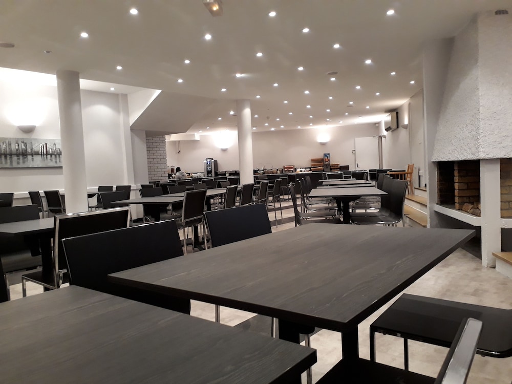 Escatel Hotel 51/60