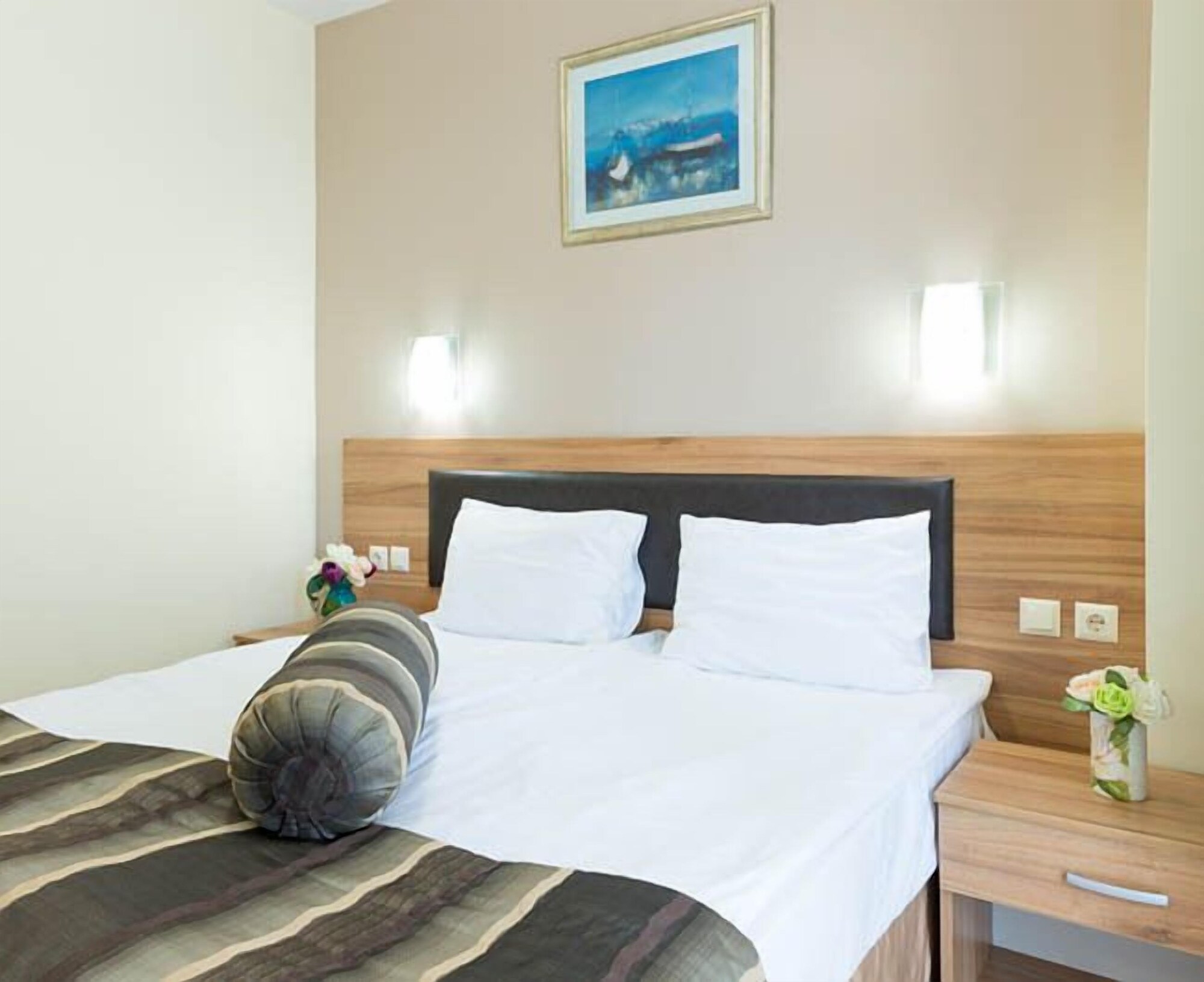 ROOM, DOUBLE OR TWIN BED, BALCONY