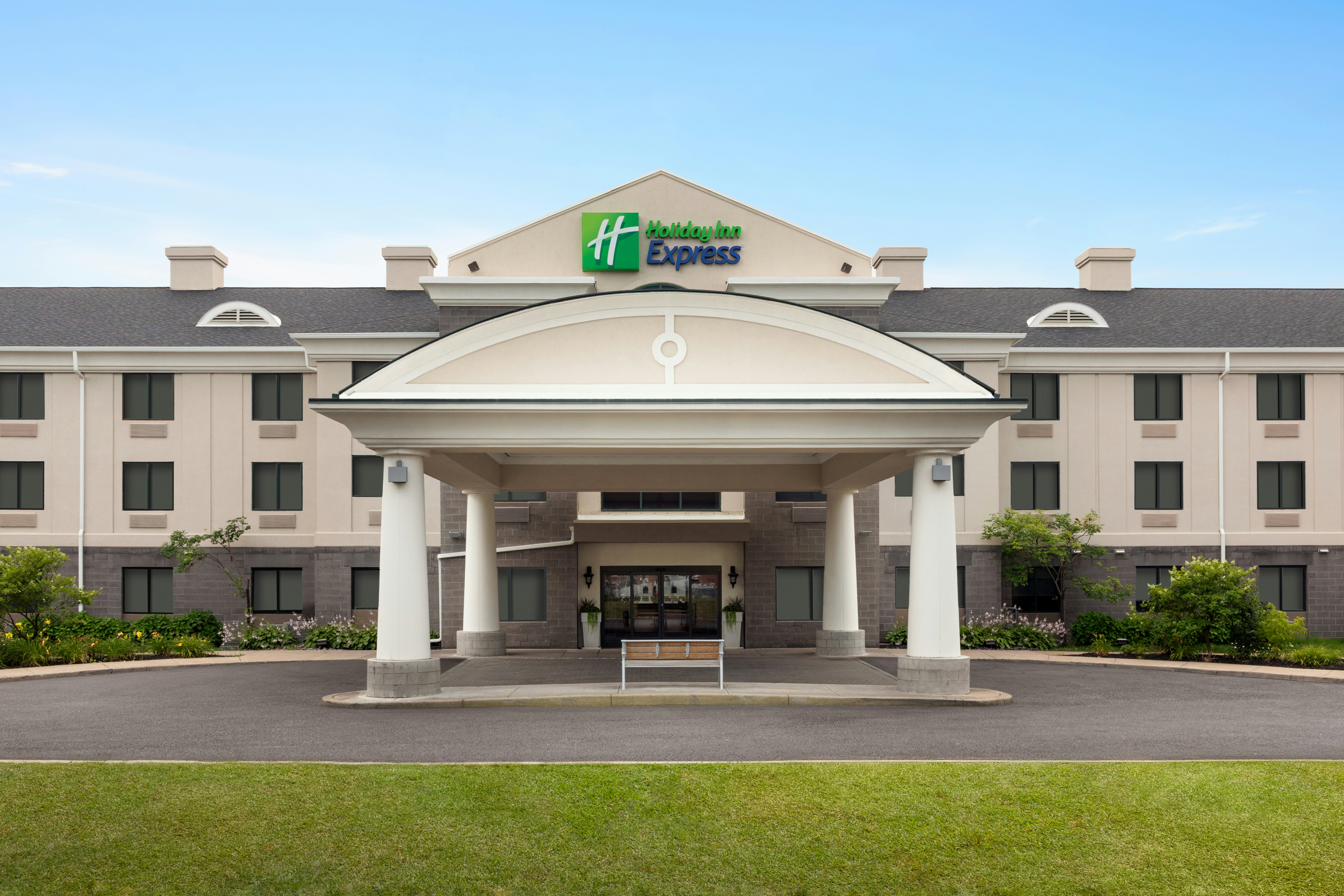 Holiday Inn Express Syracuse Airport 6/65