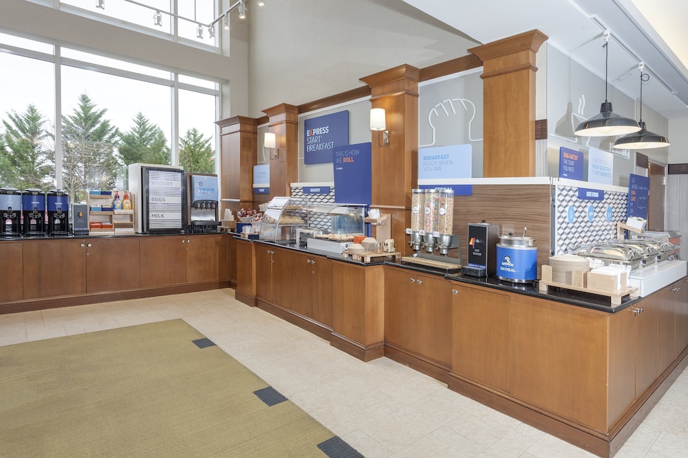 Holiday Inn Expresss And Suites Long Island East End 44/49