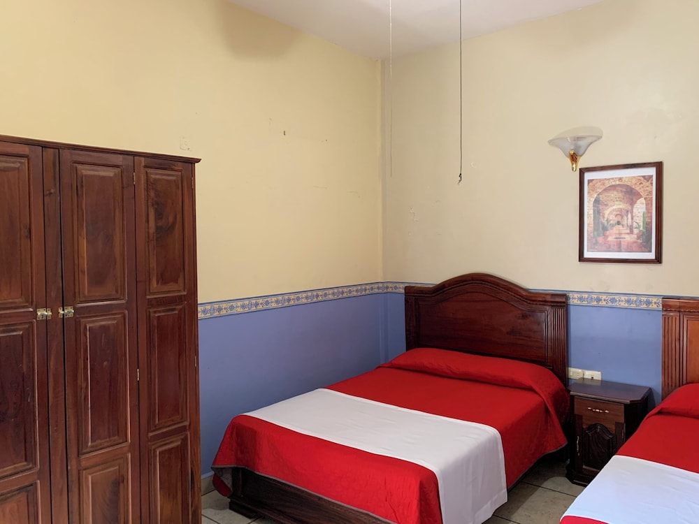 OYO Hotel Real De Cortes 13/28