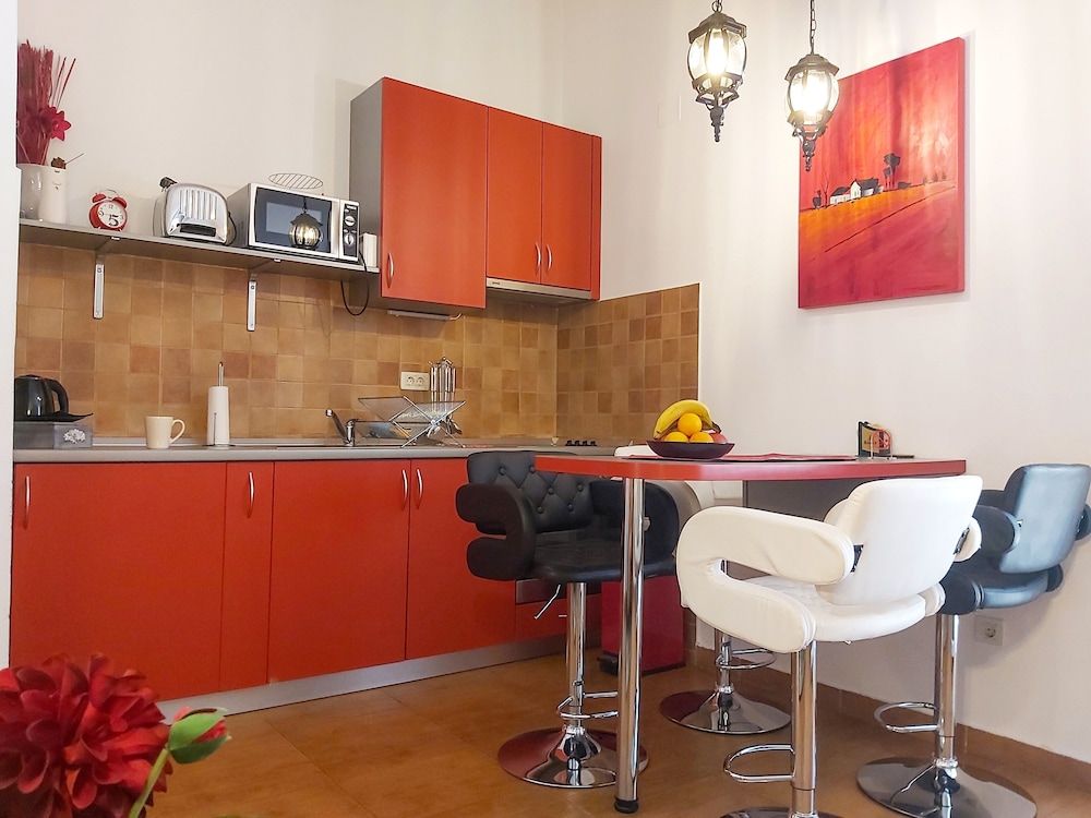 Adria Apartments 7/50