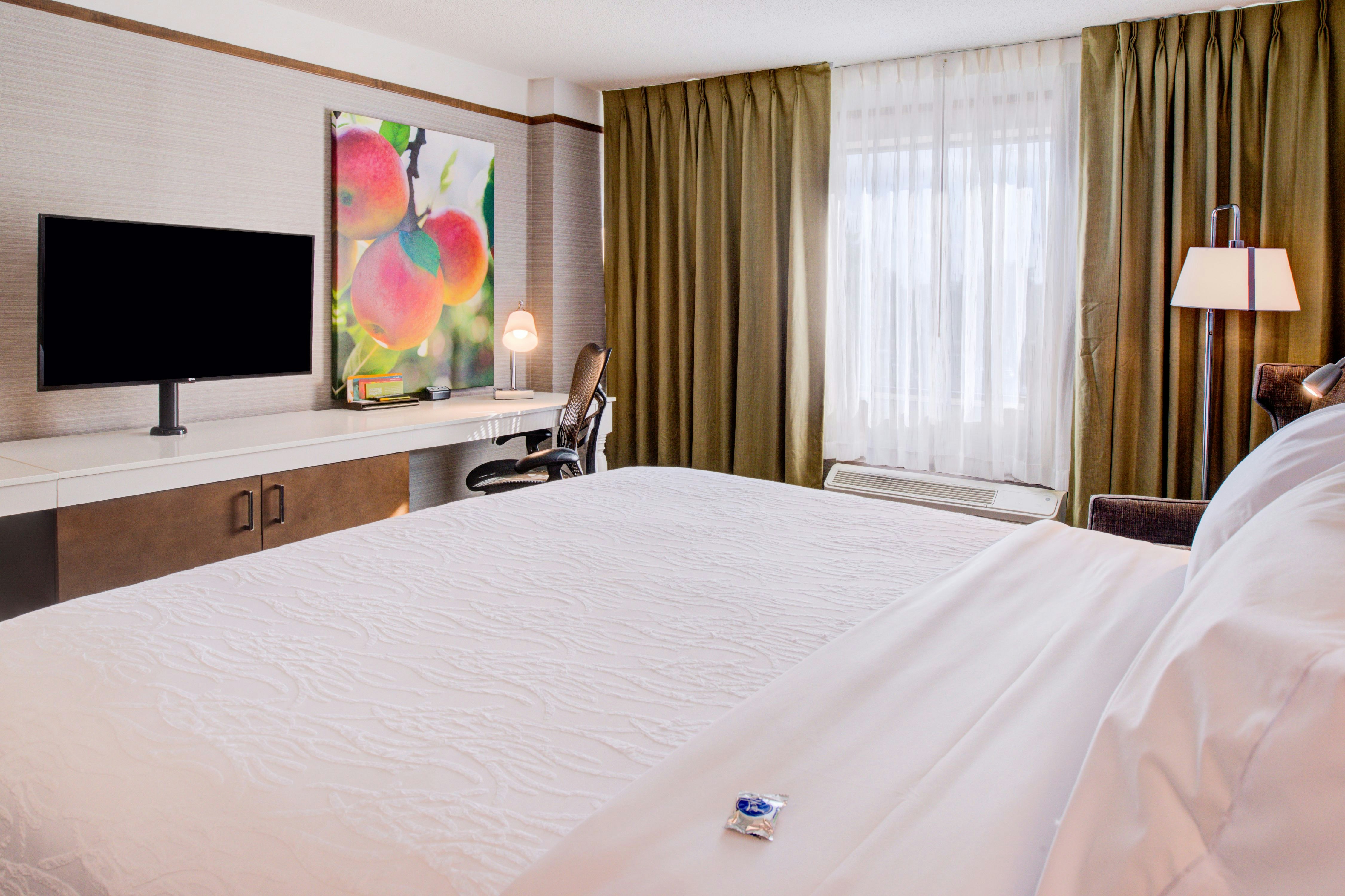 غرفة بسرير كينج