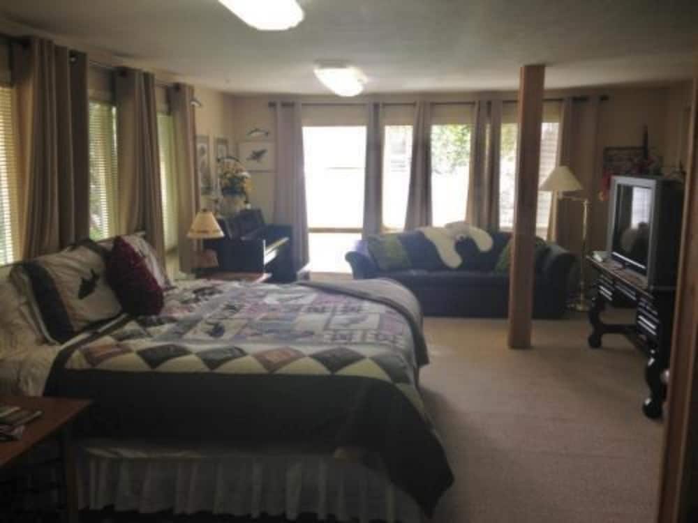 Anchorage Walkabout Town B&B 11/43