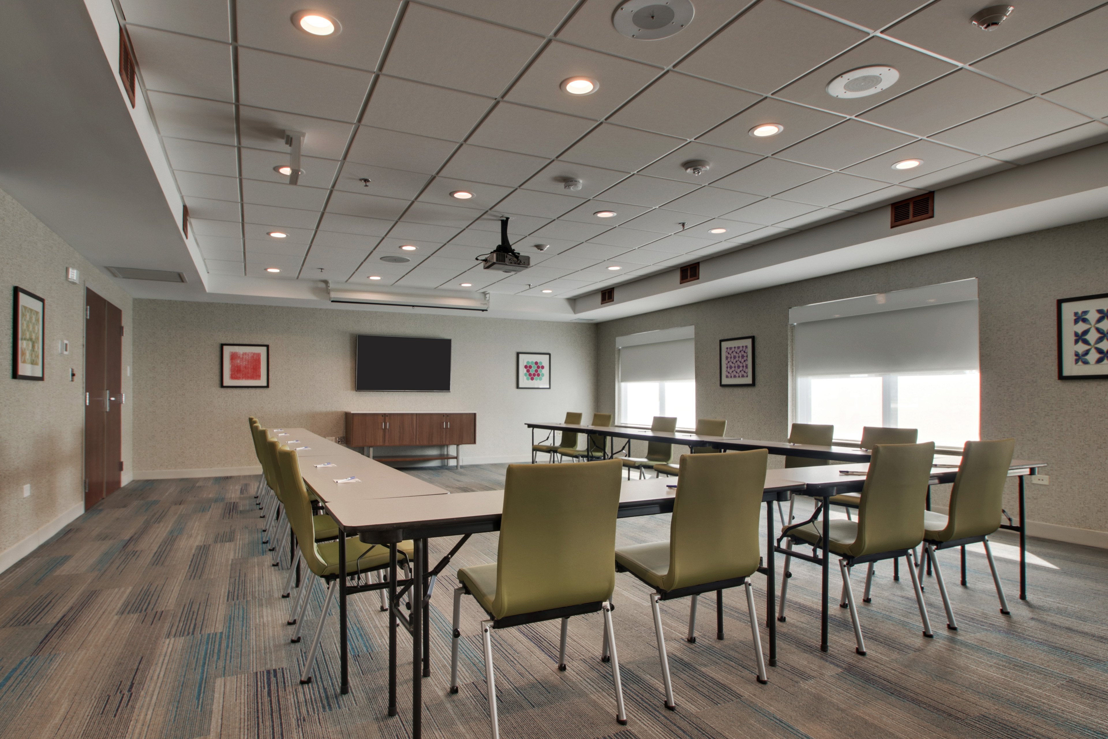 Holiday Inn Express & Suites AURORA NAPERVILLE 30/41