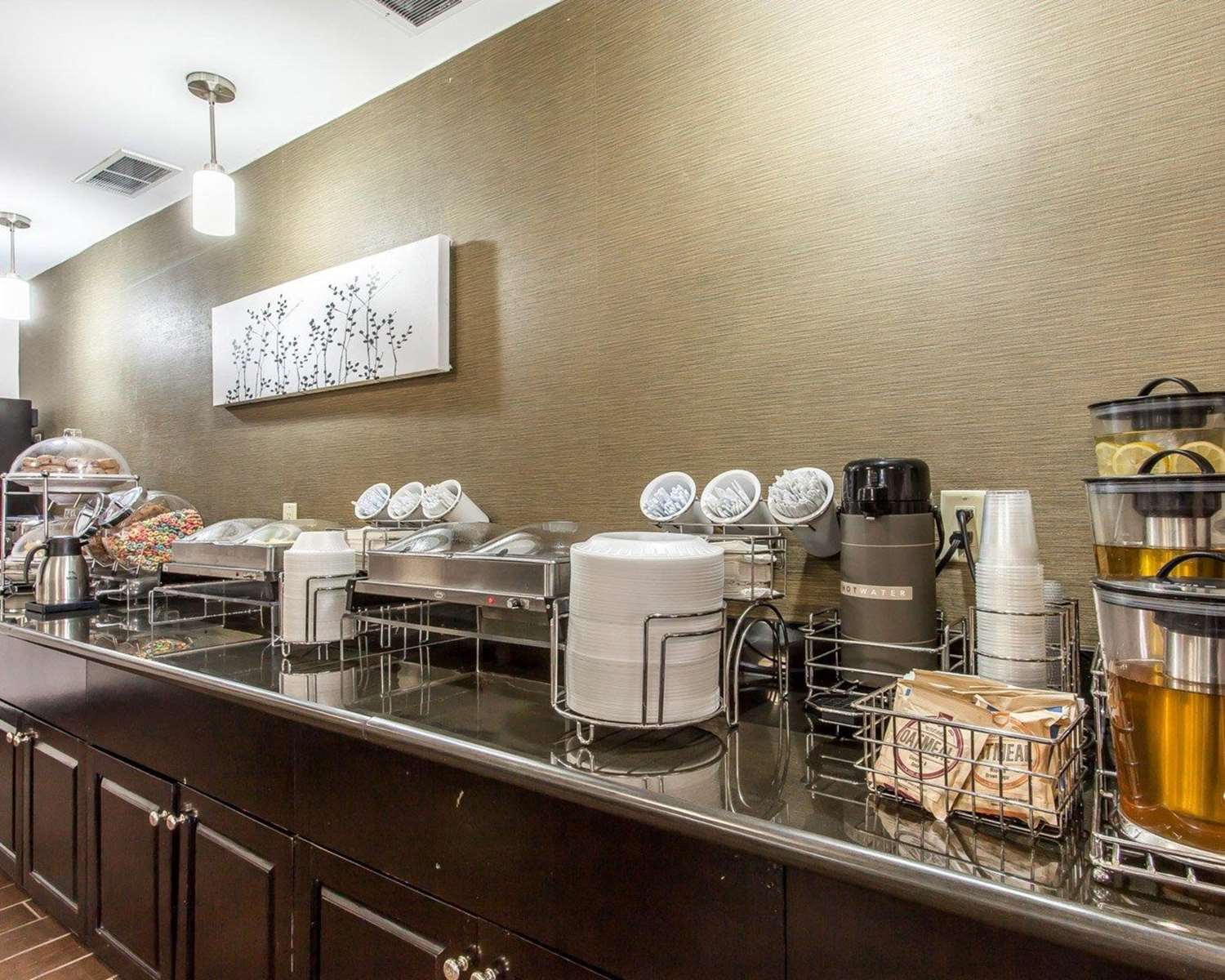 Inn & Suites Near I-90 And Ashtabula 6/14