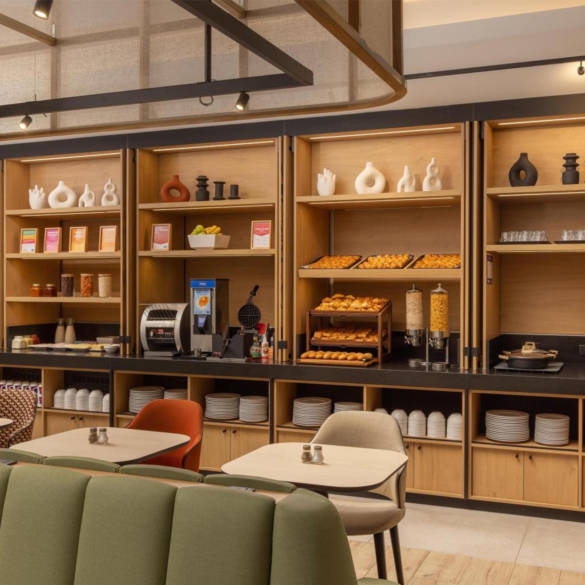 Hampton by Hilton Paris Saint Ouen 36/50
