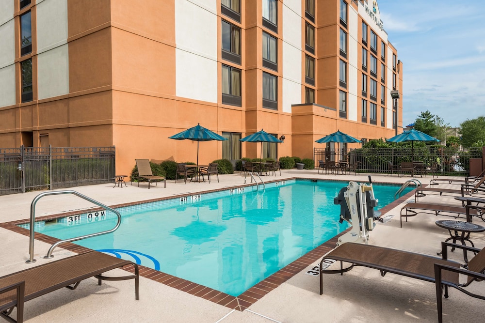 Hyatt Place Rogers / Bentonville