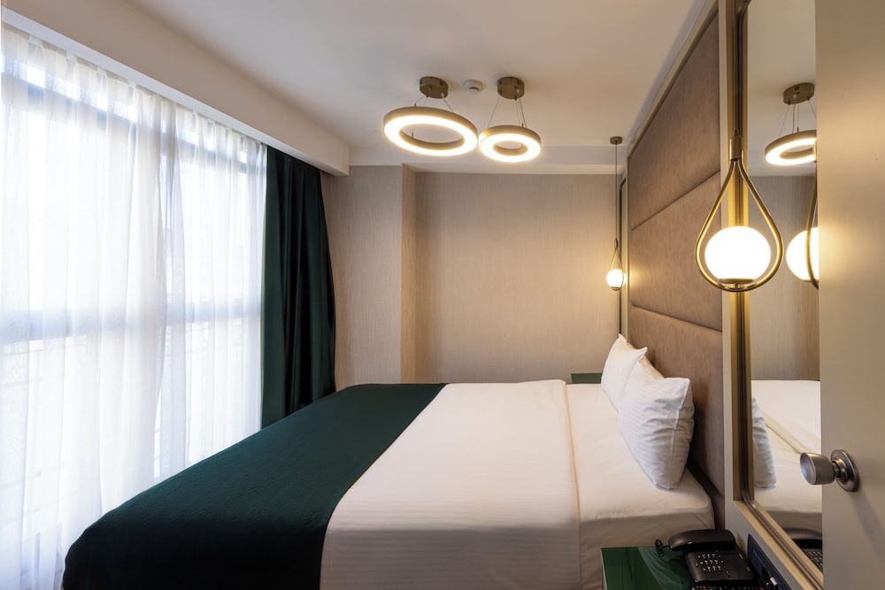 The Nest Hotel 34/70