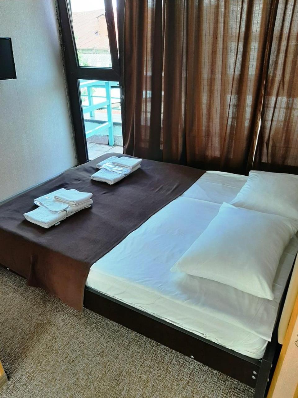 Budget, Twin Beds