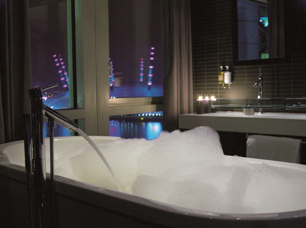 Radisson Blu Hotel, London Canary Wharf East 34/74