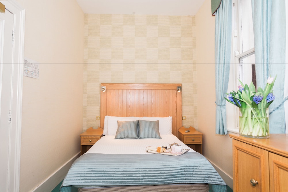 ROOM, SINGLE