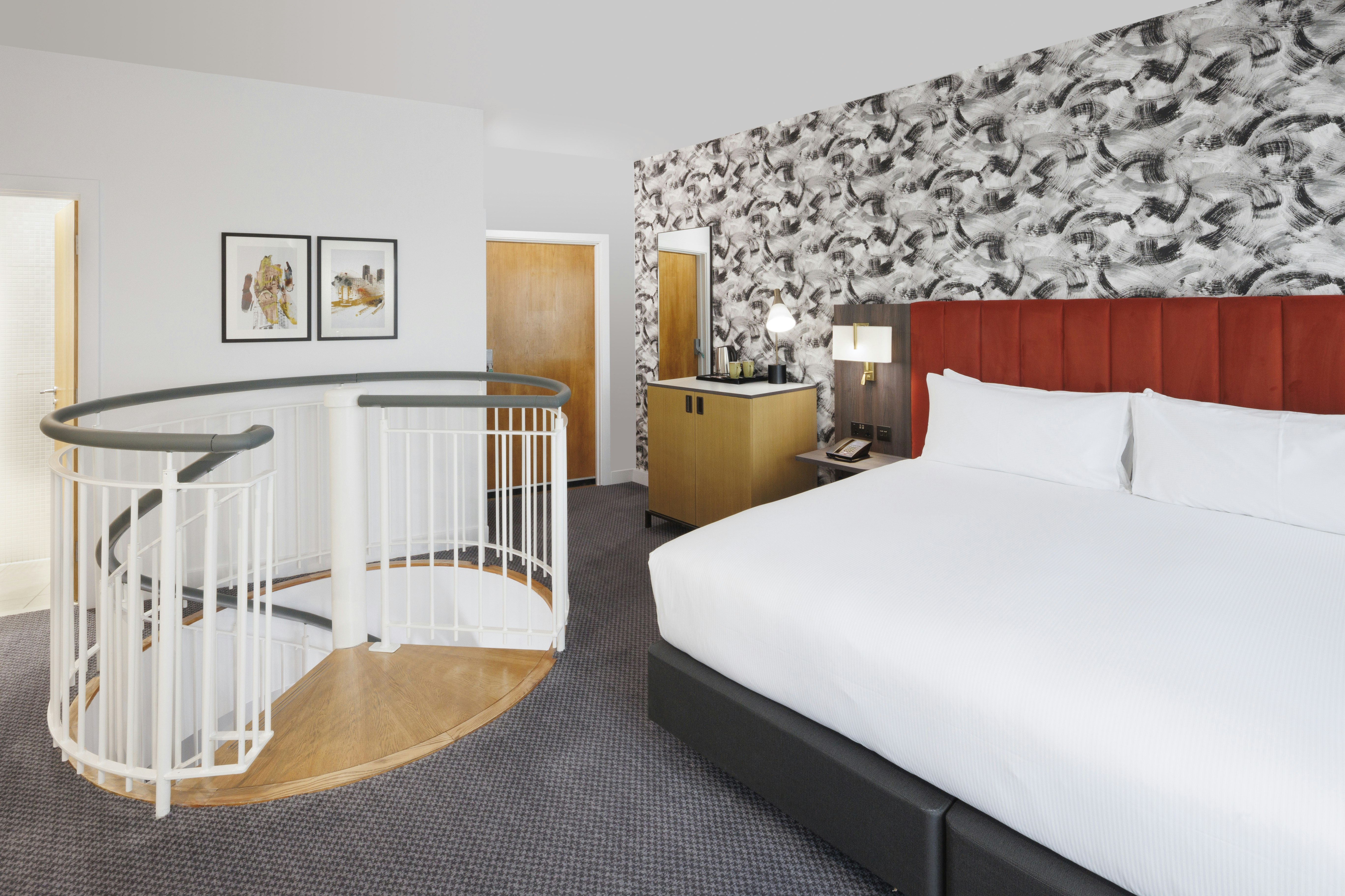 DUPLEX, MASTER, SUITE, KING BED