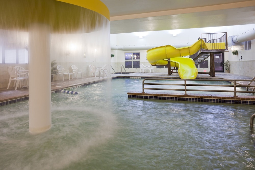 Expressway Suites Fargo 14/25