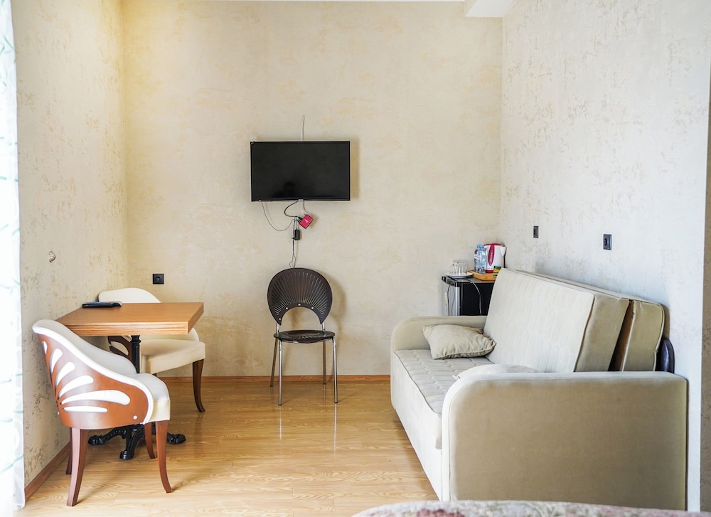Natali Hotel 47/65
