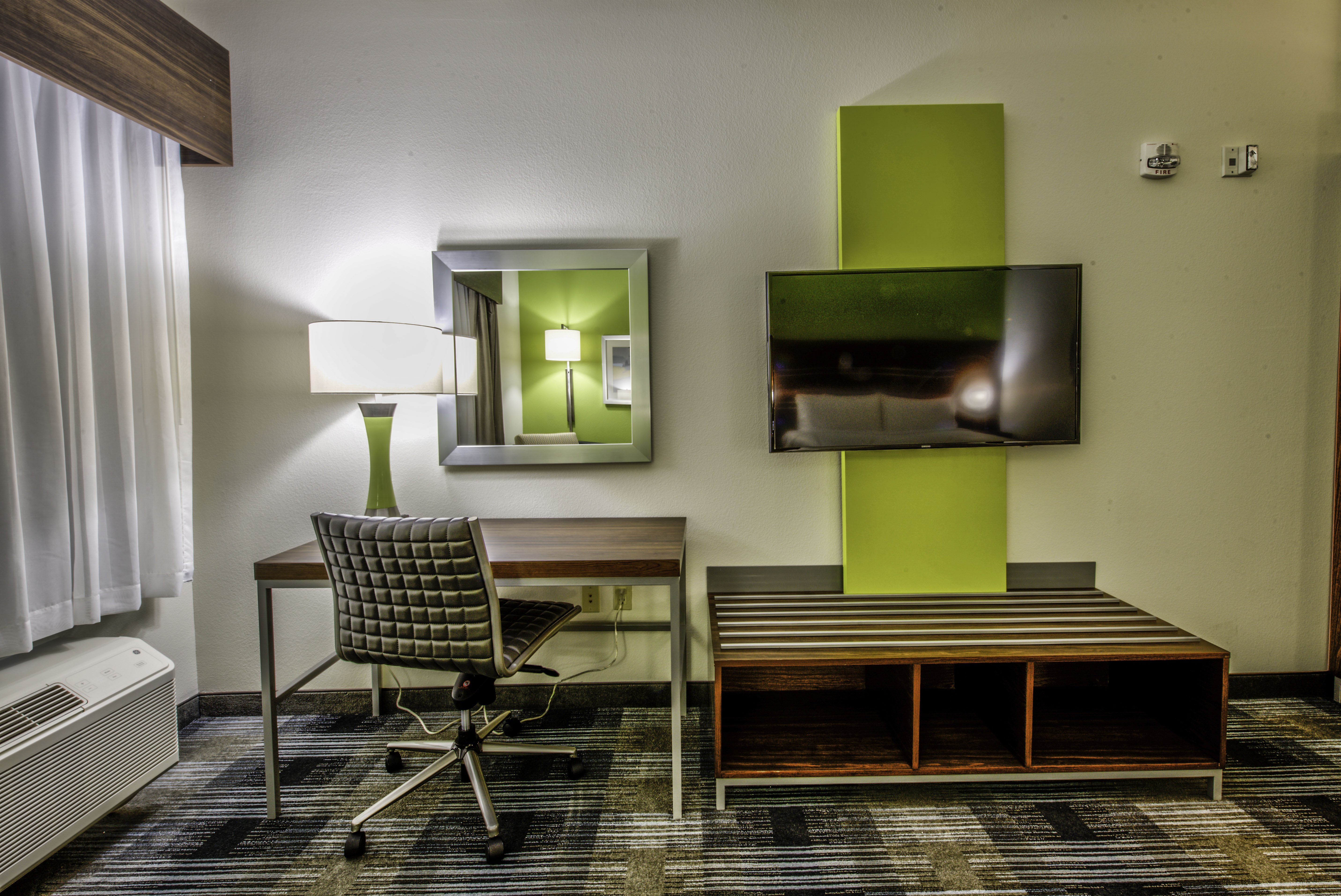 Holiday Inn Express Suites Farmers Branch 63/70