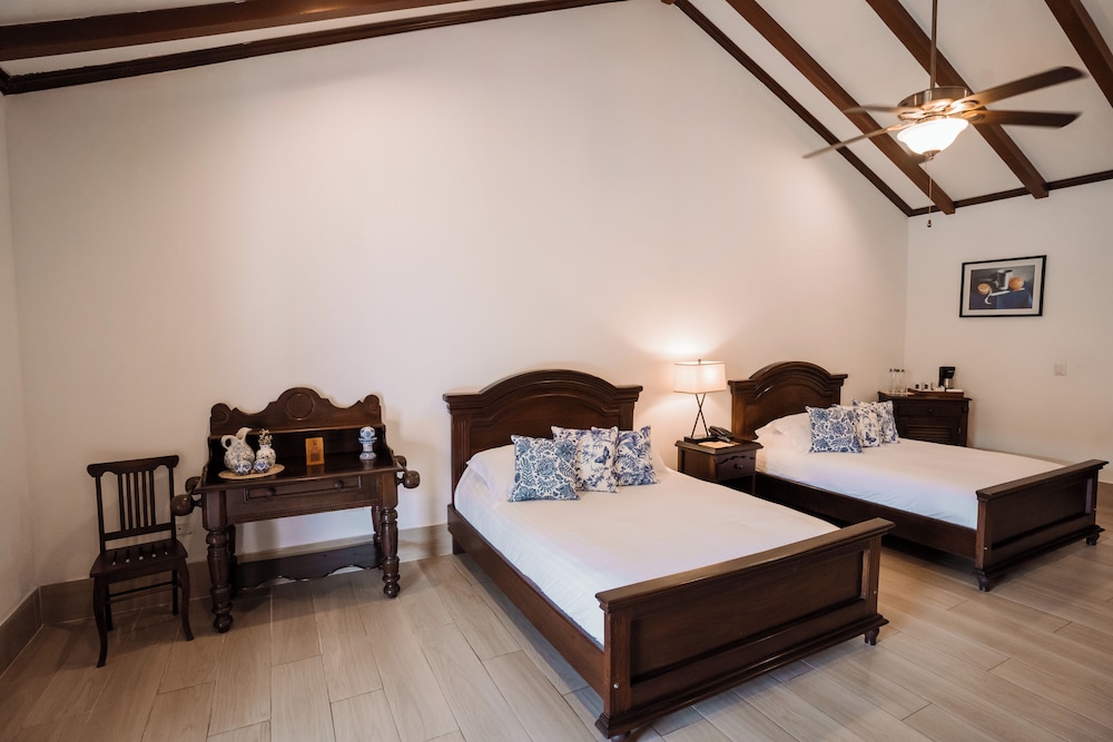 غرفة سوبيريور بسريرين كوين، Plaza Colon Hotel 4/10