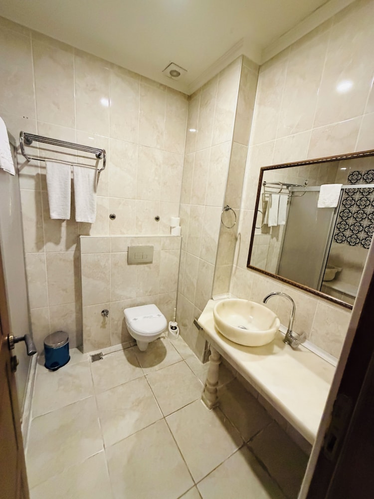 Marmara Deluxe Hotel 69/72