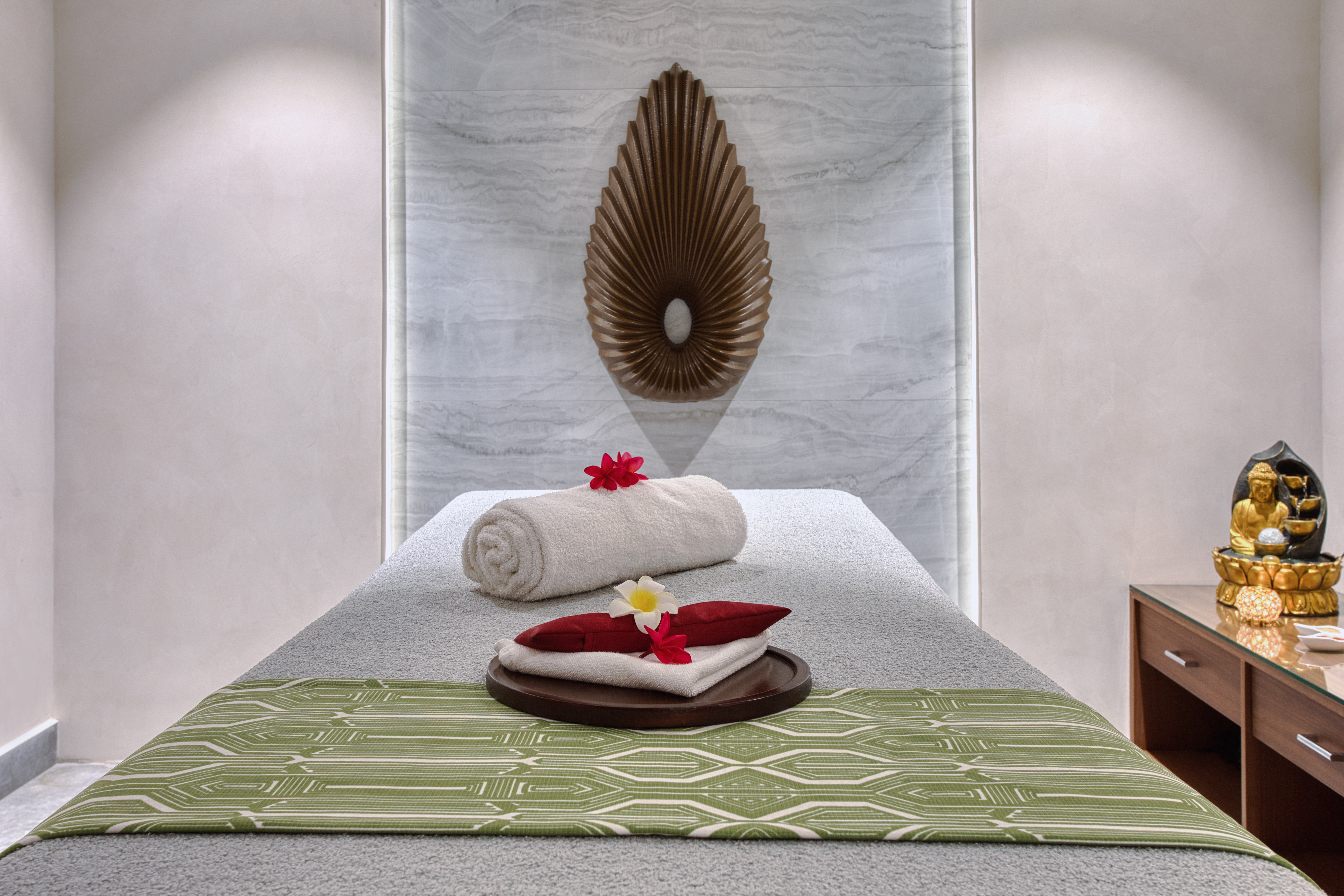 Holiday Inn Cochin 24/76