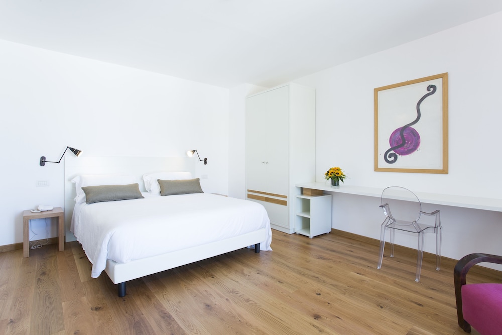 Villa Fiorella Art Hotel 30/80