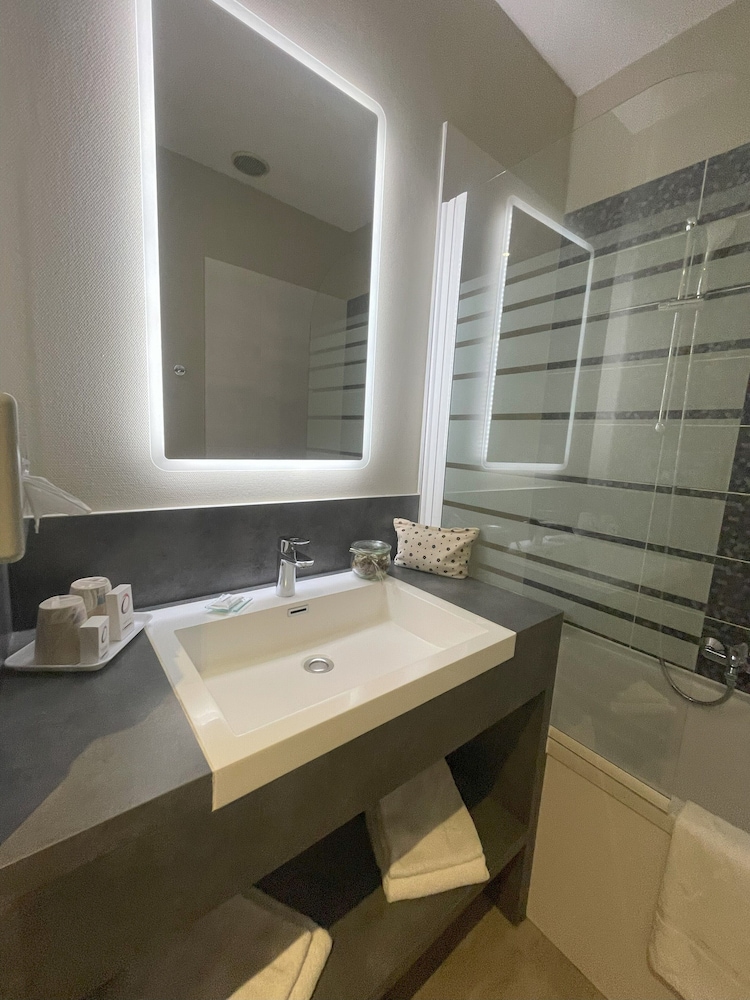 Hotel The Originals Nevers Clos Sainte Marie 45/48
