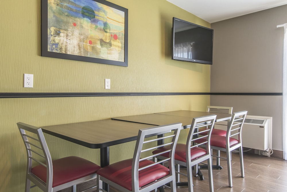 Comfort Inn Simcoe 21/26