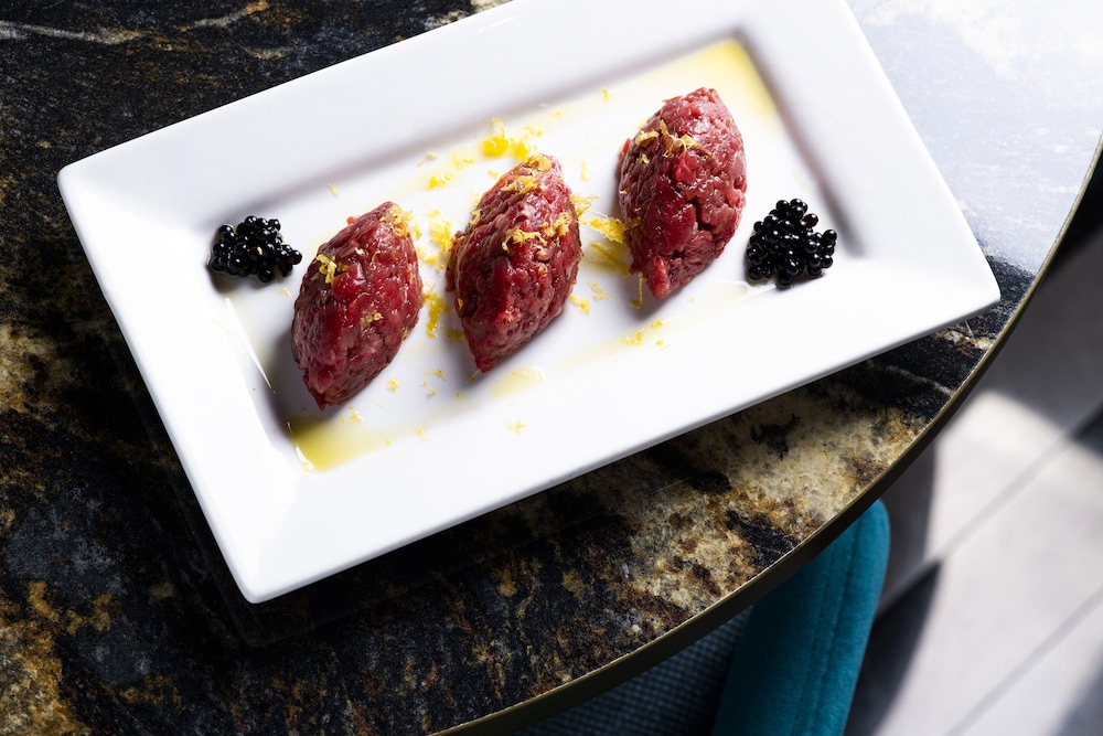 Hotel 87 Eighty-seven 36/72