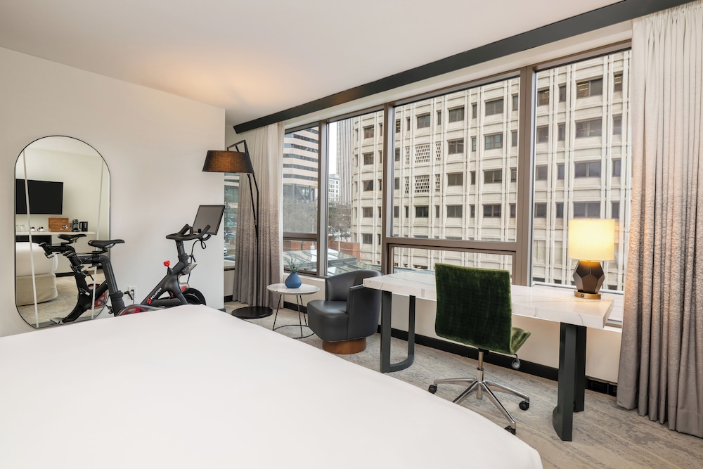 FITNESS, KING BED, CITY VIEW