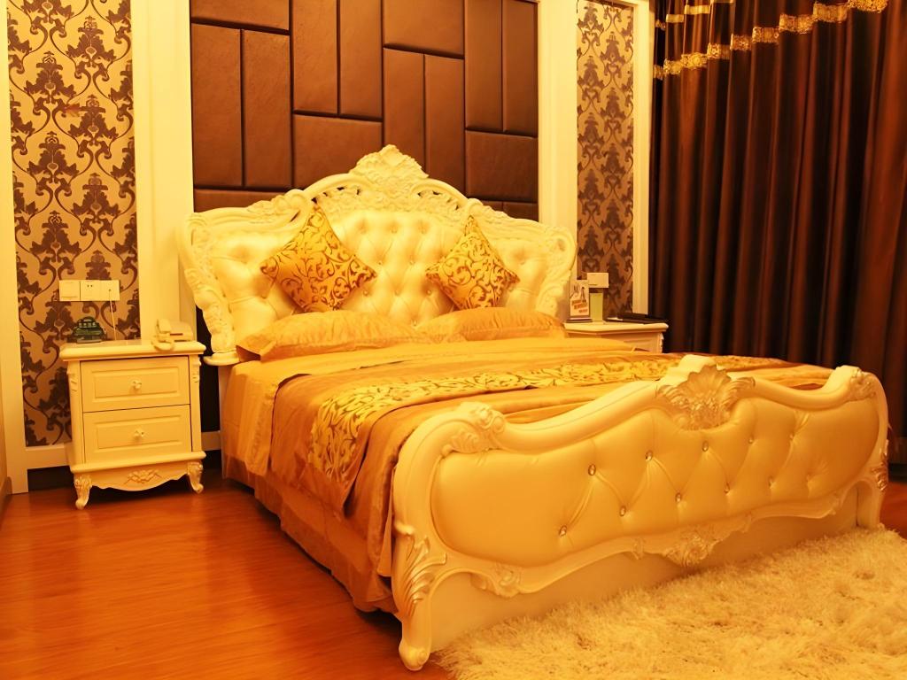 Senior, Suite, King Bed