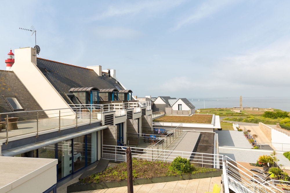 HOSTELLERIE DE LA POINTE SAINT MATHIEU 3/35