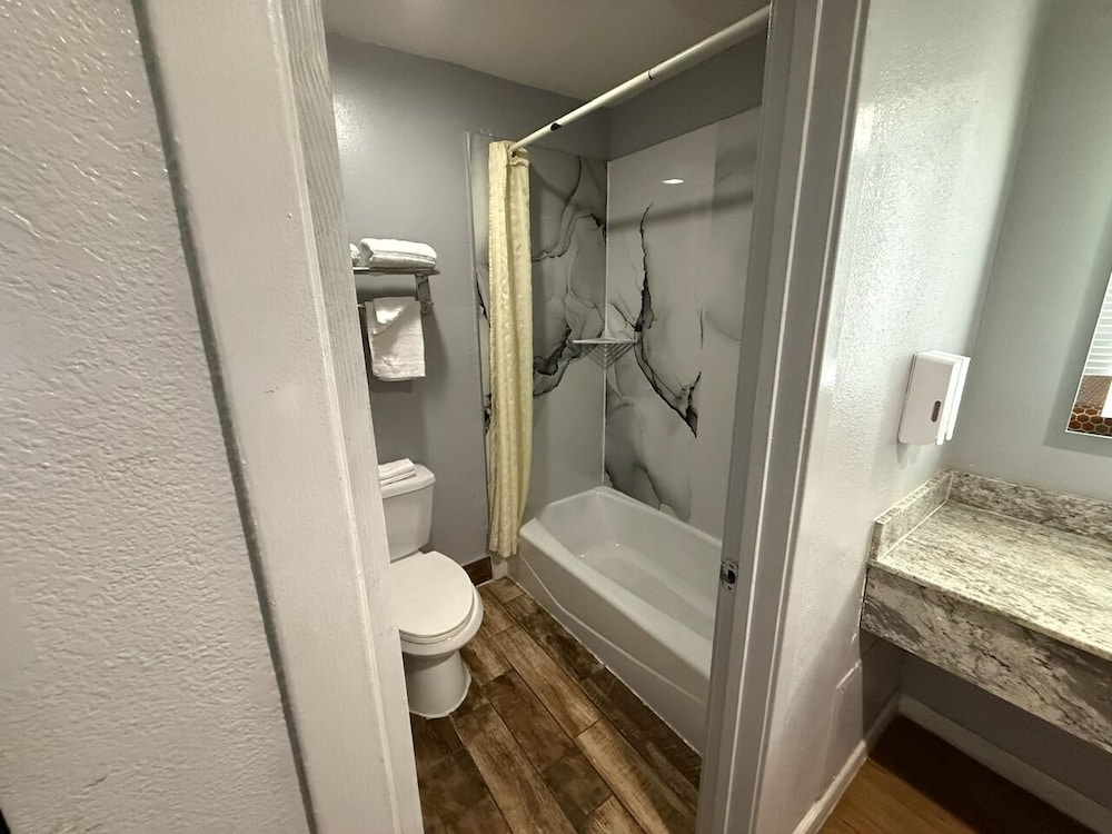 Ocean Gate Inn 56/58