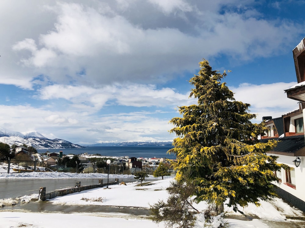 USHUAIA HOTEL 33/35