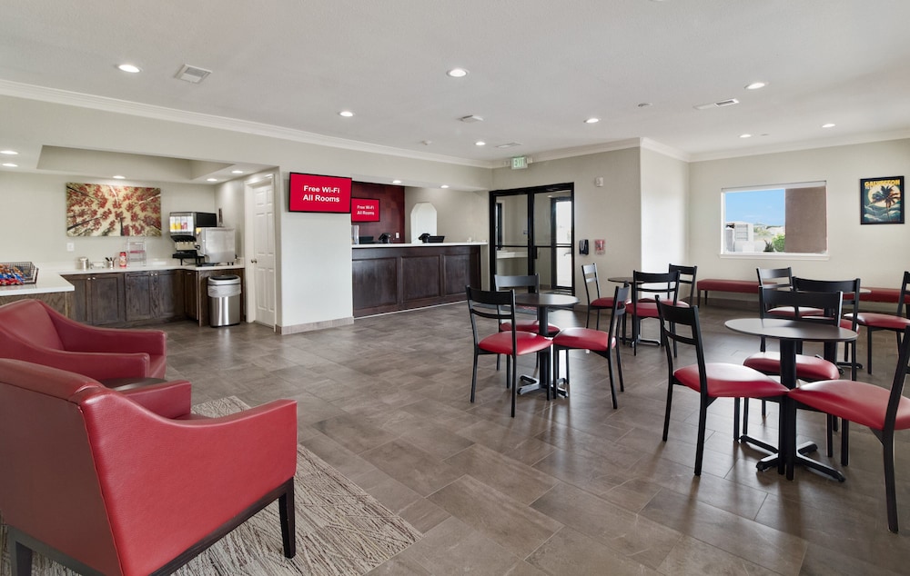 Red Roof PLUS Galveston Beachfront 38/42