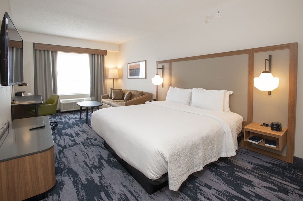Fairfield Inn & Suites Newport Cincinnati 18/36