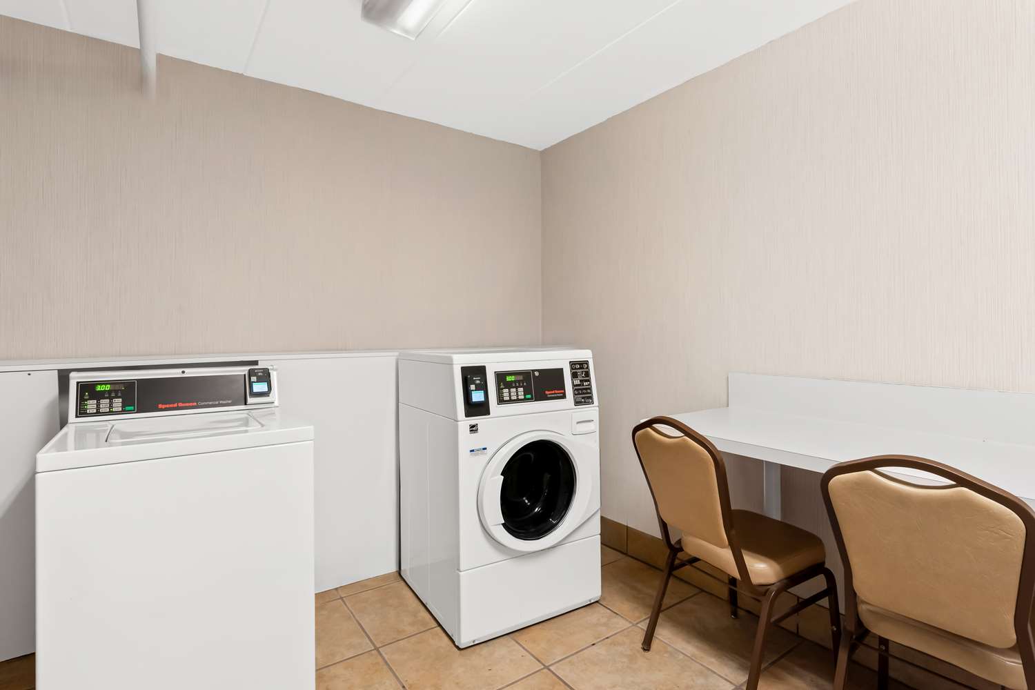 Hampton Inn Pennsville 32/48