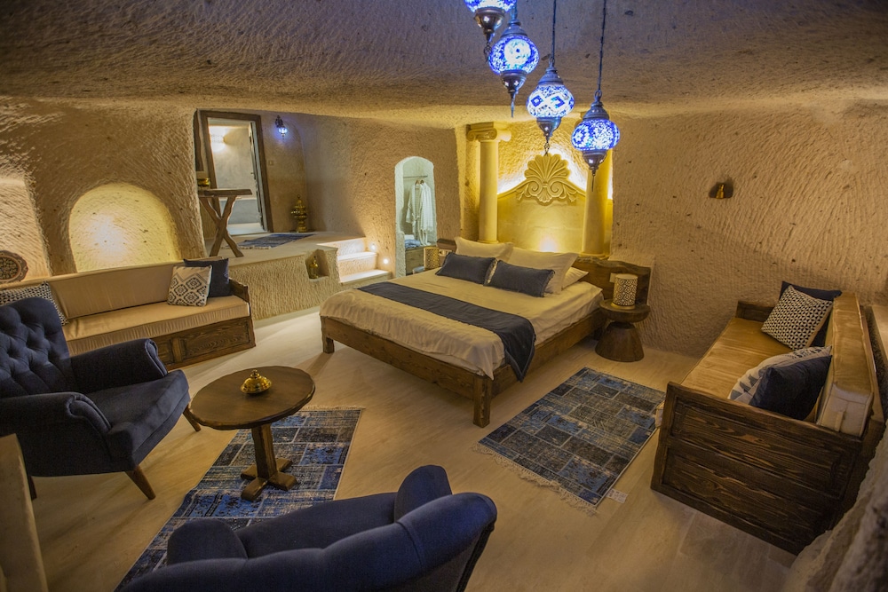 Maks Cave House 26/50