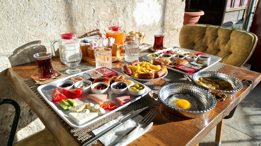 Maccan Cave Hotel 57/70