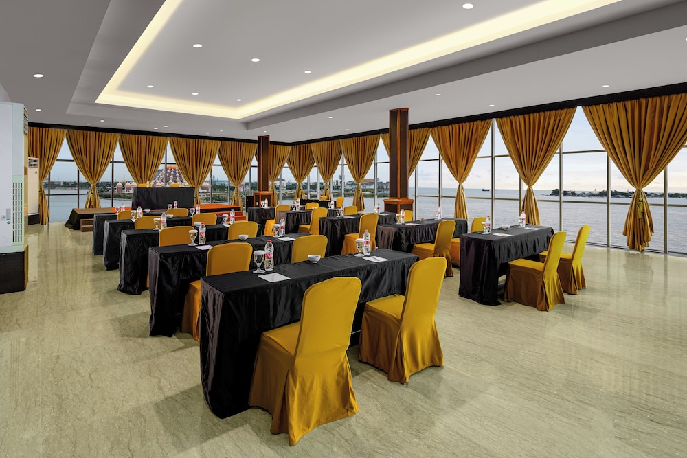 Swiss-Belhotel Waterfront Makassar 44/50
