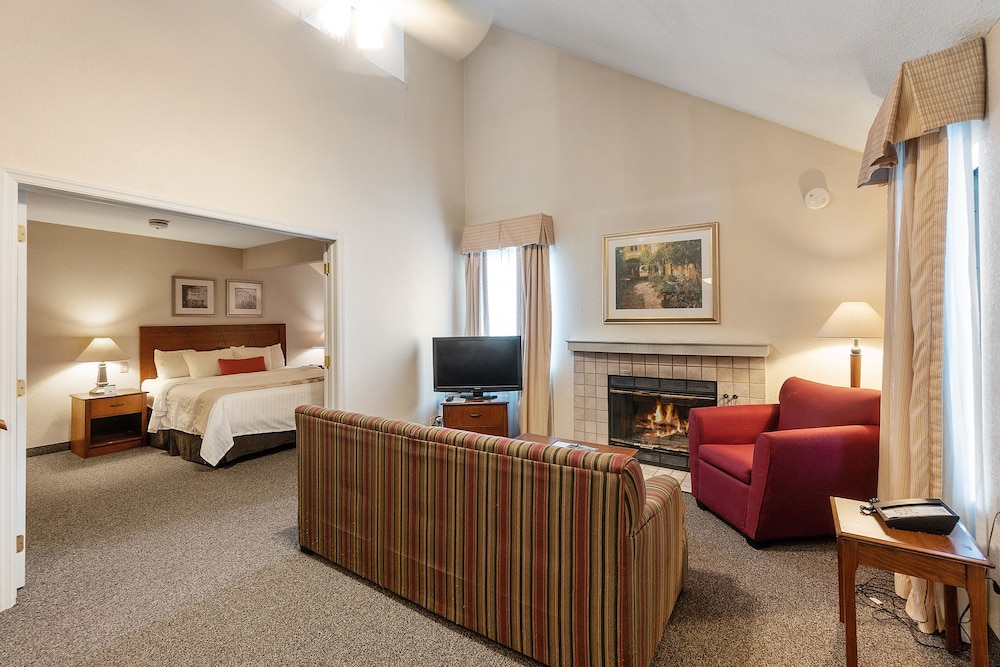 Residences at Daniel Webster 10/50