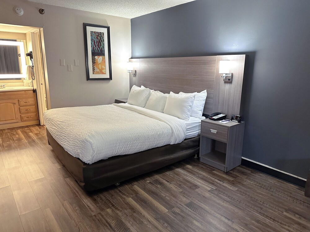 SUITE, KING BED, SOFA