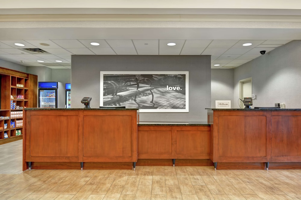 Hampton Inn Suites Newark Harrison Riverwalk 5/60