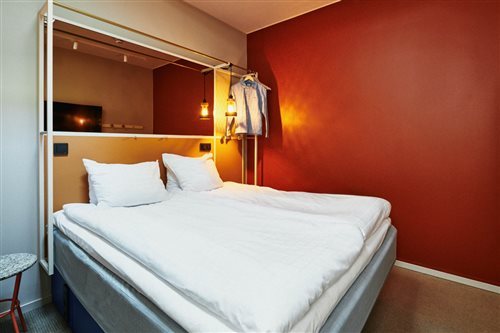 Room, Double Bed, No Window