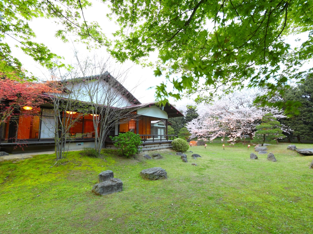 HOTEL PARENS ONOYA 27/28