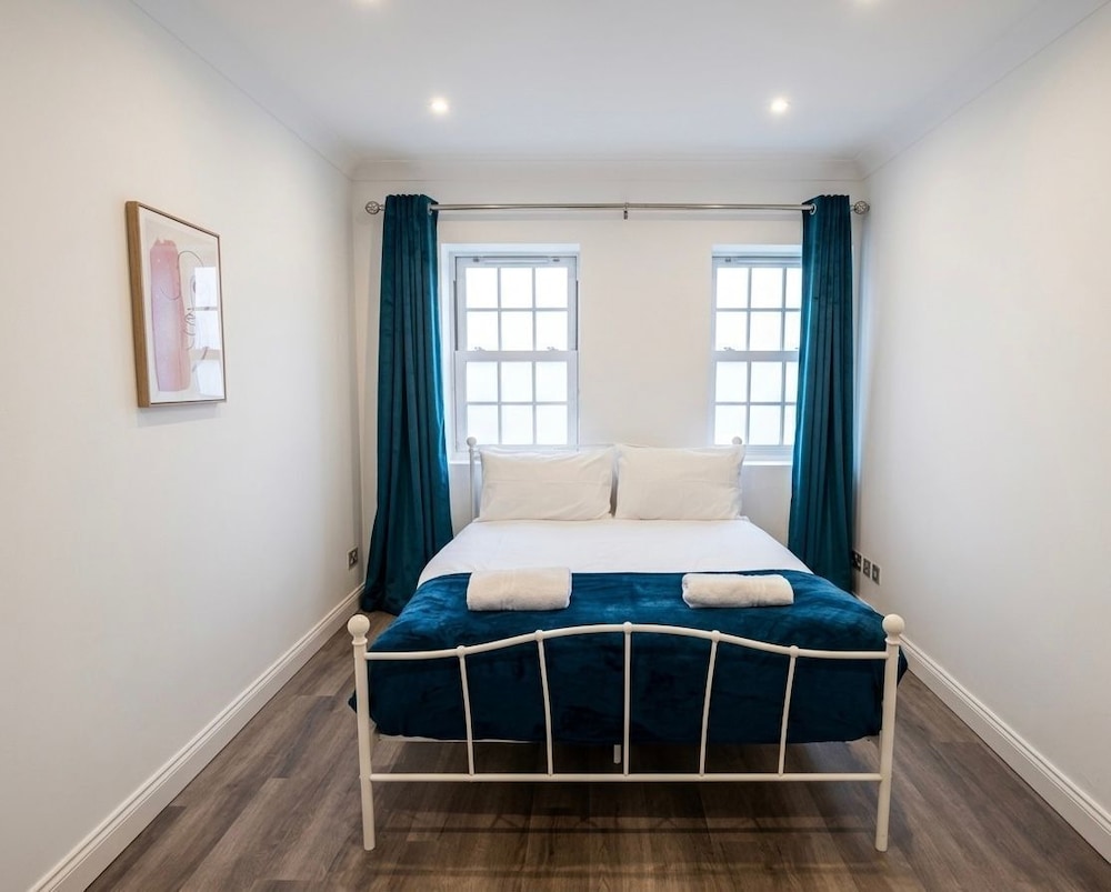 Boswell Elite Two Bed Apartment 3/19
