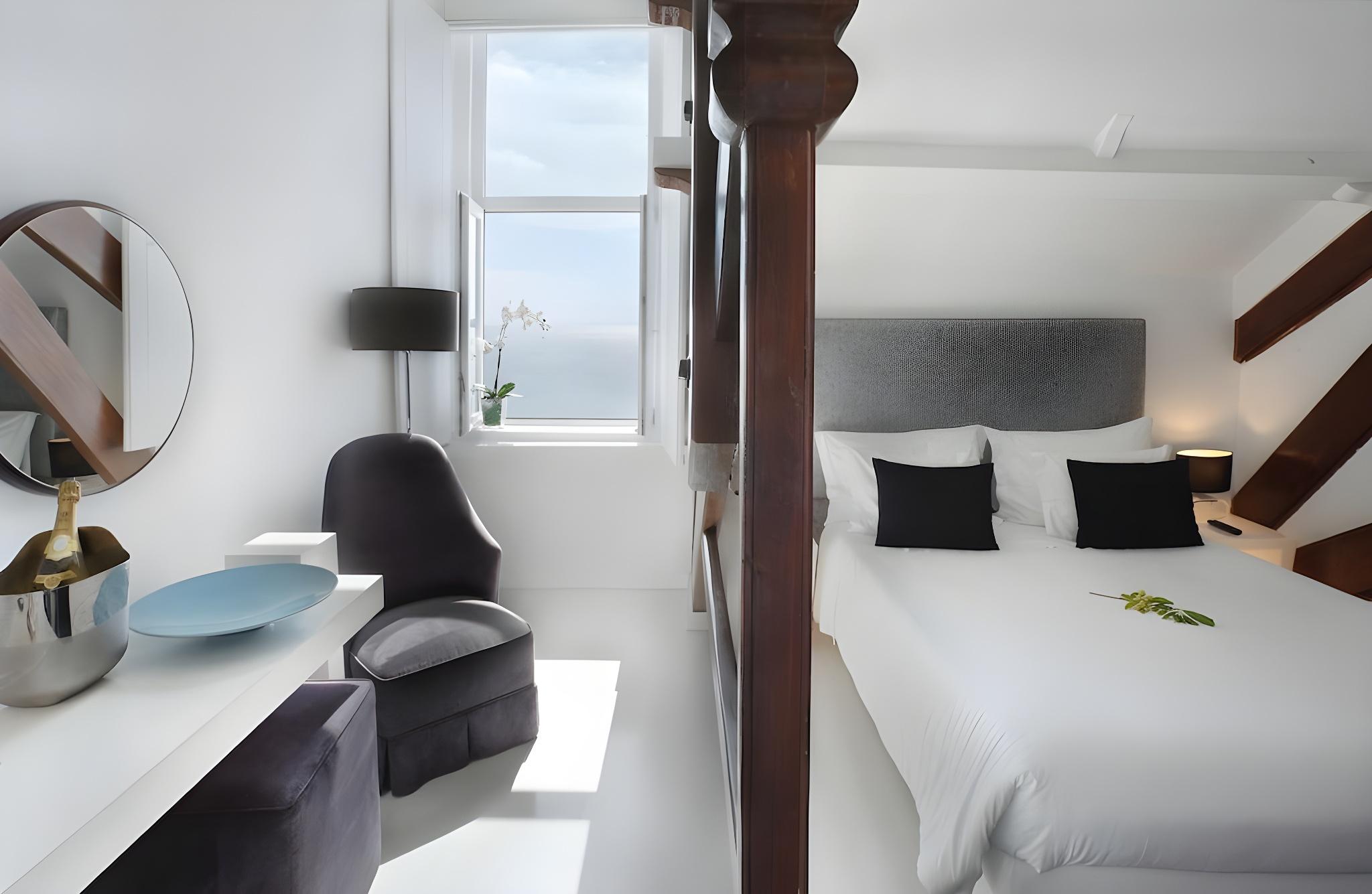 Room, Sea View