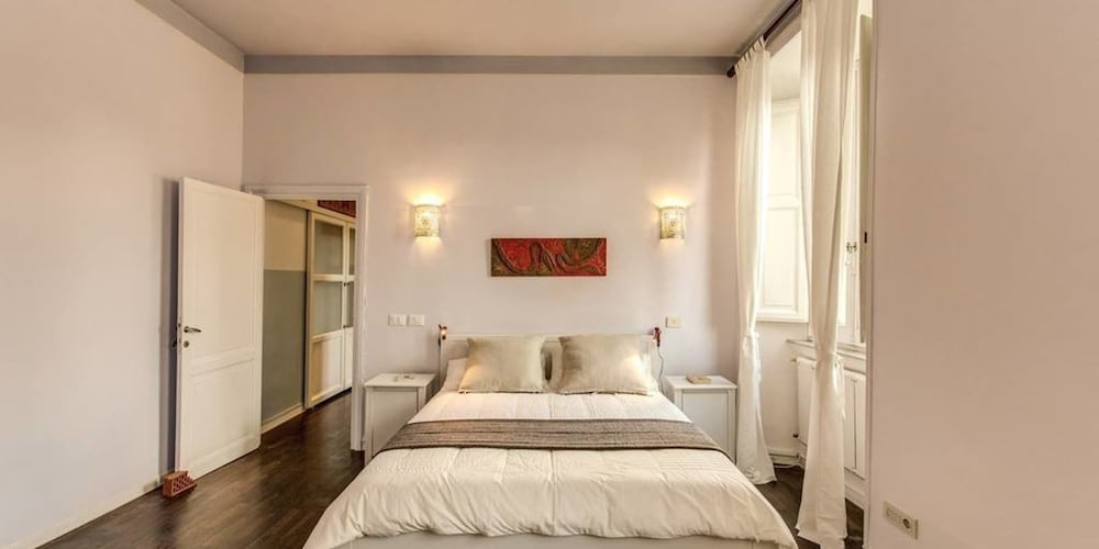 Colosseo view Suite 3/24
