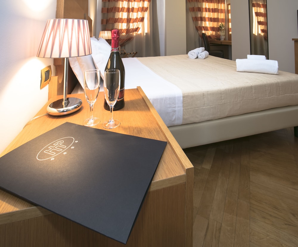 Hotel Penthouse 30/50