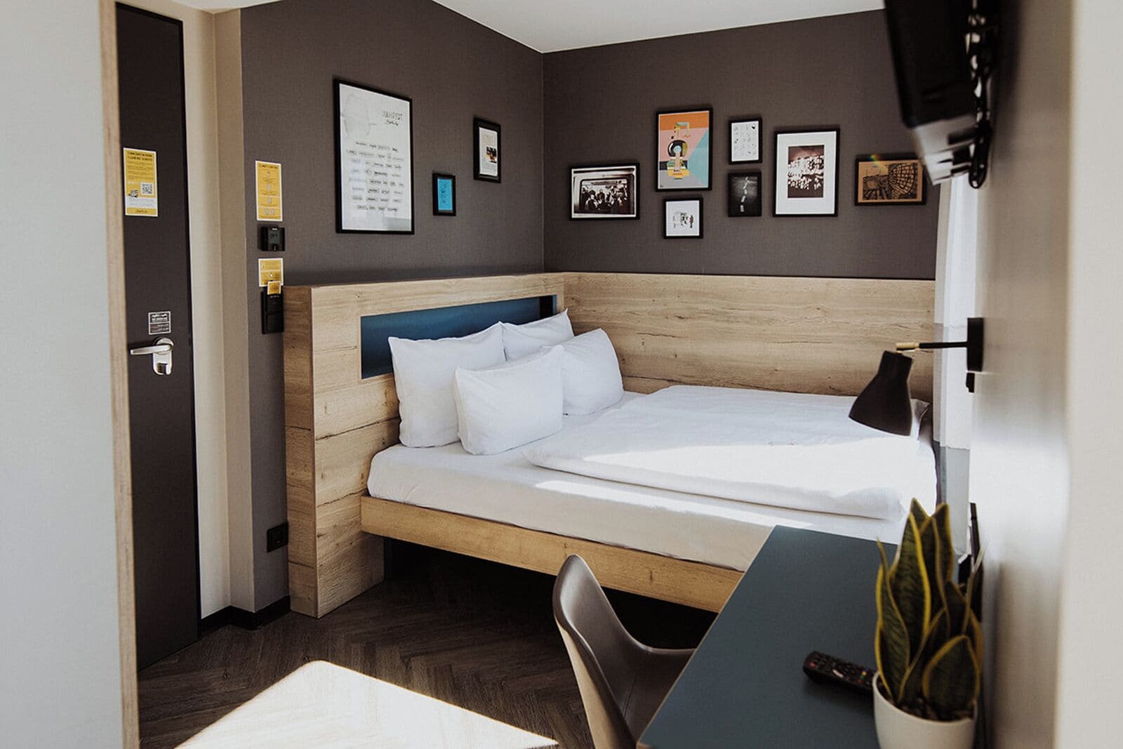 COMFORT, SINGLE, DOUBLE BED