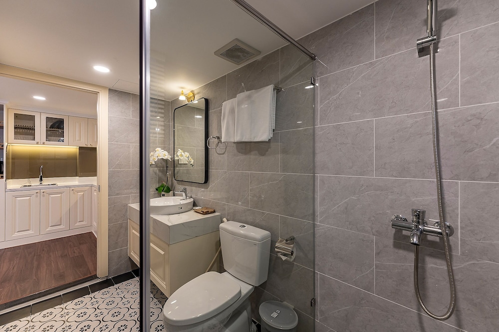 Golden Sun Apartment & Hotel 48/50