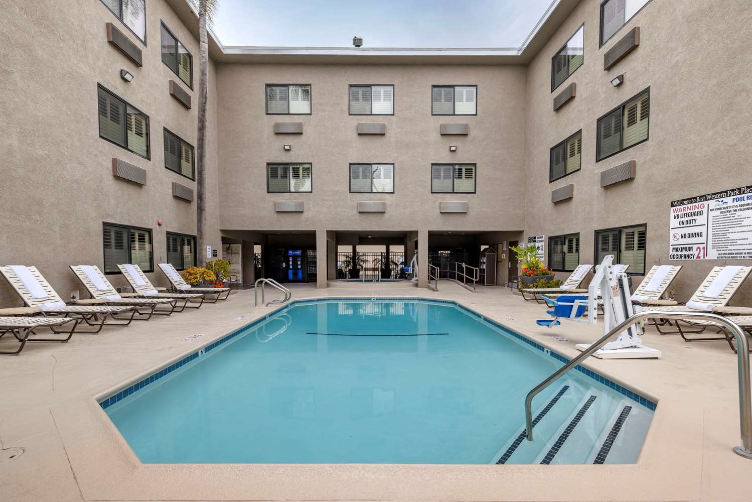 Best Western Plus Park Place Inn - Mini Suites 21/21